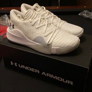 NEW MENS UNDER ARMOUR WHITE SPAWN LOW SHOE 12